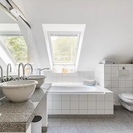 Luxurious House Only Few Minutes From