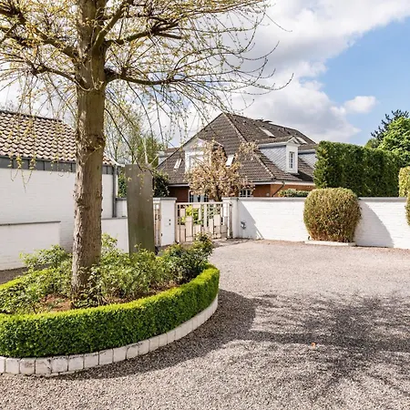 Luxurious House Only Few Minutes From *